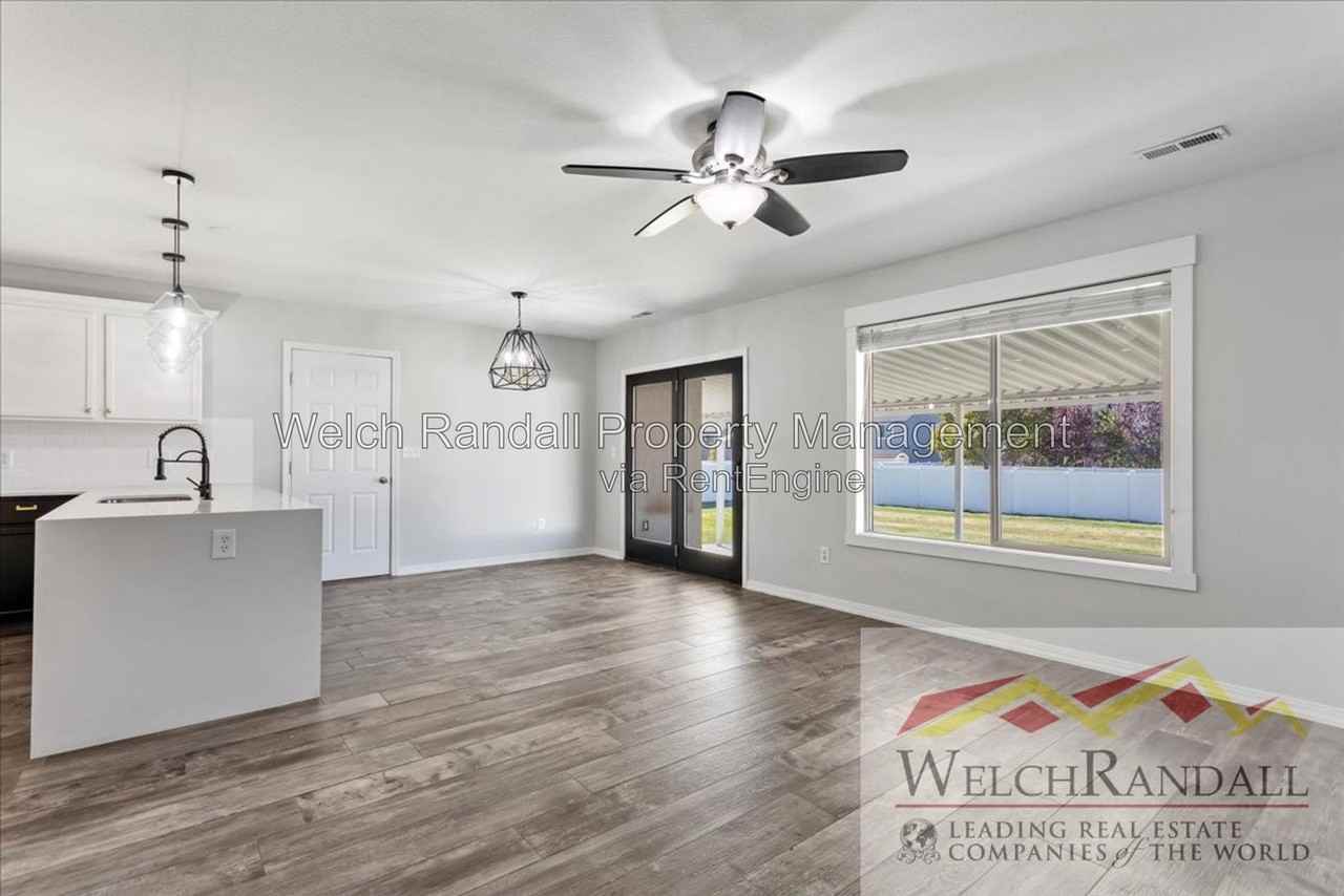 430 Lincolnshire Way - Photo 5 of 37