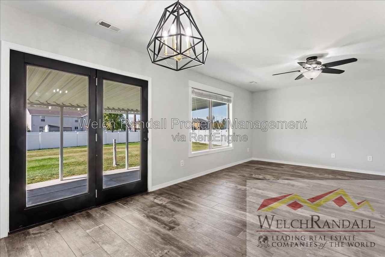 430 Lincolnshire Way - Photo 6 of 37