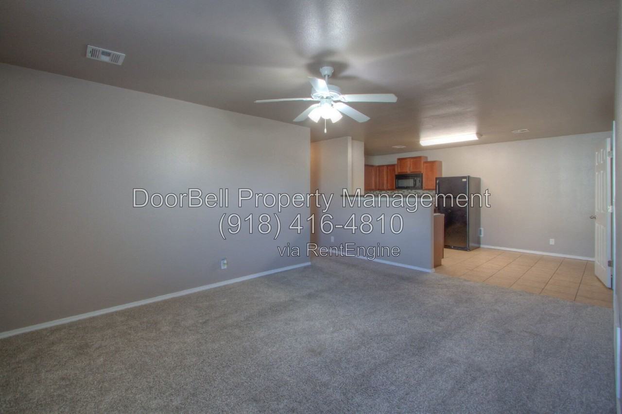 5717 N 34th St - Photo 3 of 23