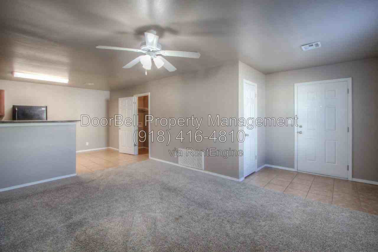 5717 N 34th St - Photo 4 of 23