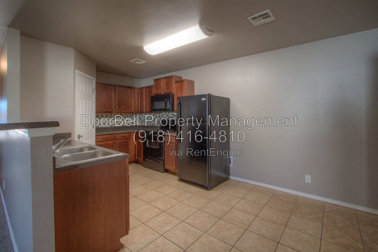 5717 N 34th St - Photo 5 of 23