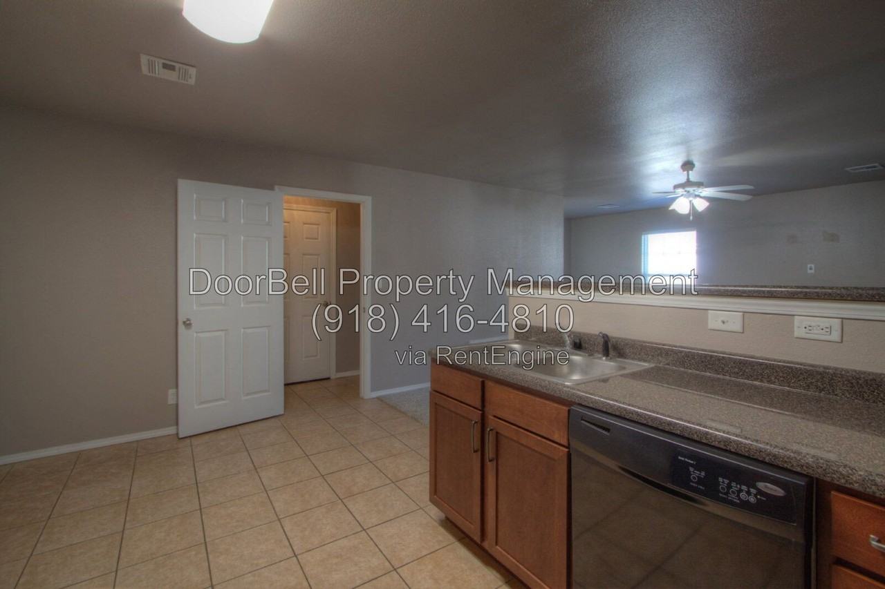 5717 N 34th St - Photo 7 of 23