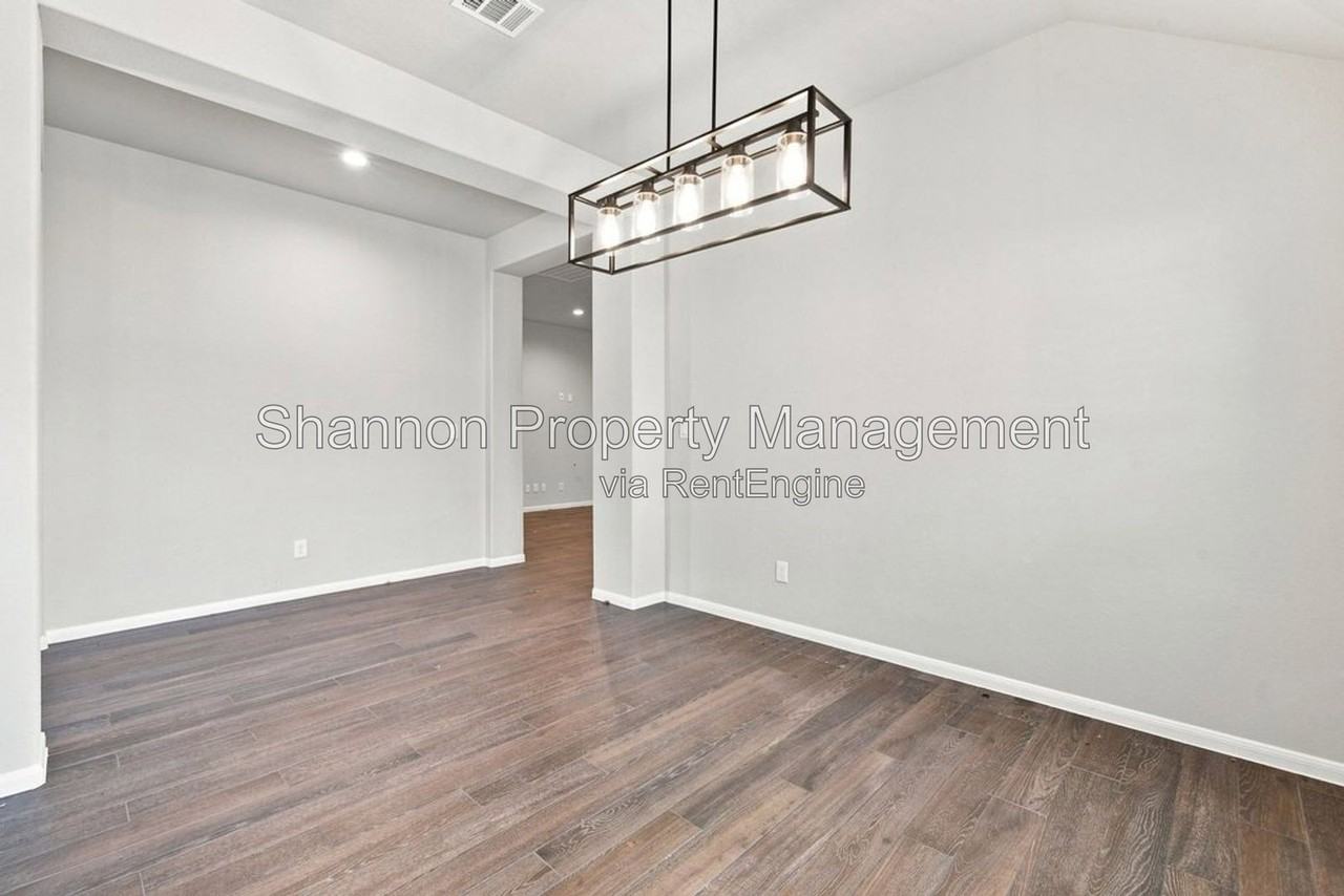 7602 Mesquite Hill Ln - Photo 4 of 24
