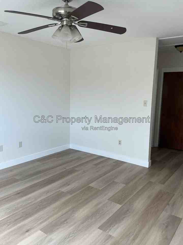 1559 Elderwood Ave - Photo 2 of 10