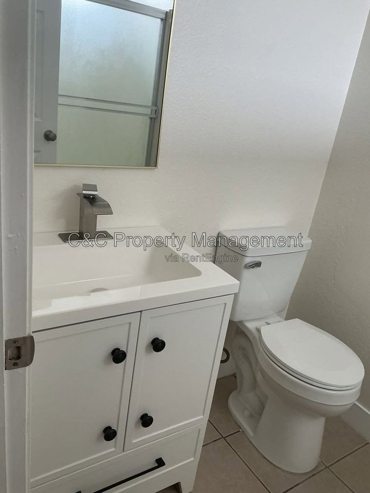 1559 Elderwood Ave - Photo 7 of 10