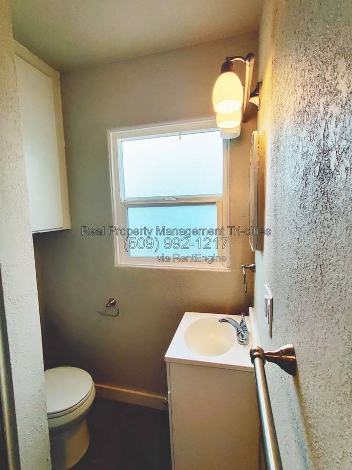 1311 W Shoshone St #B - Photo 6 of 8