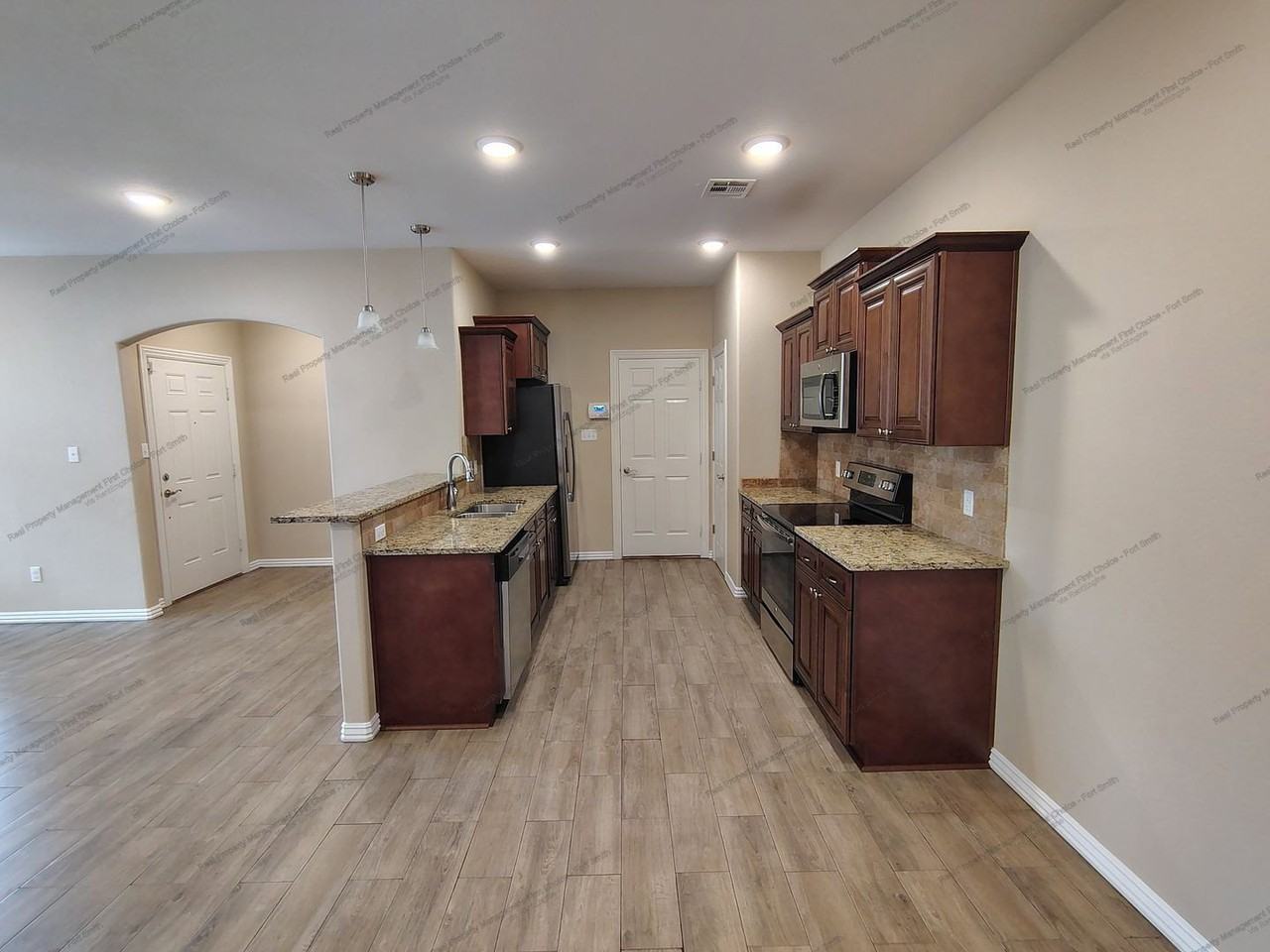 9716 Haven Blvd - Photo 5 of 25