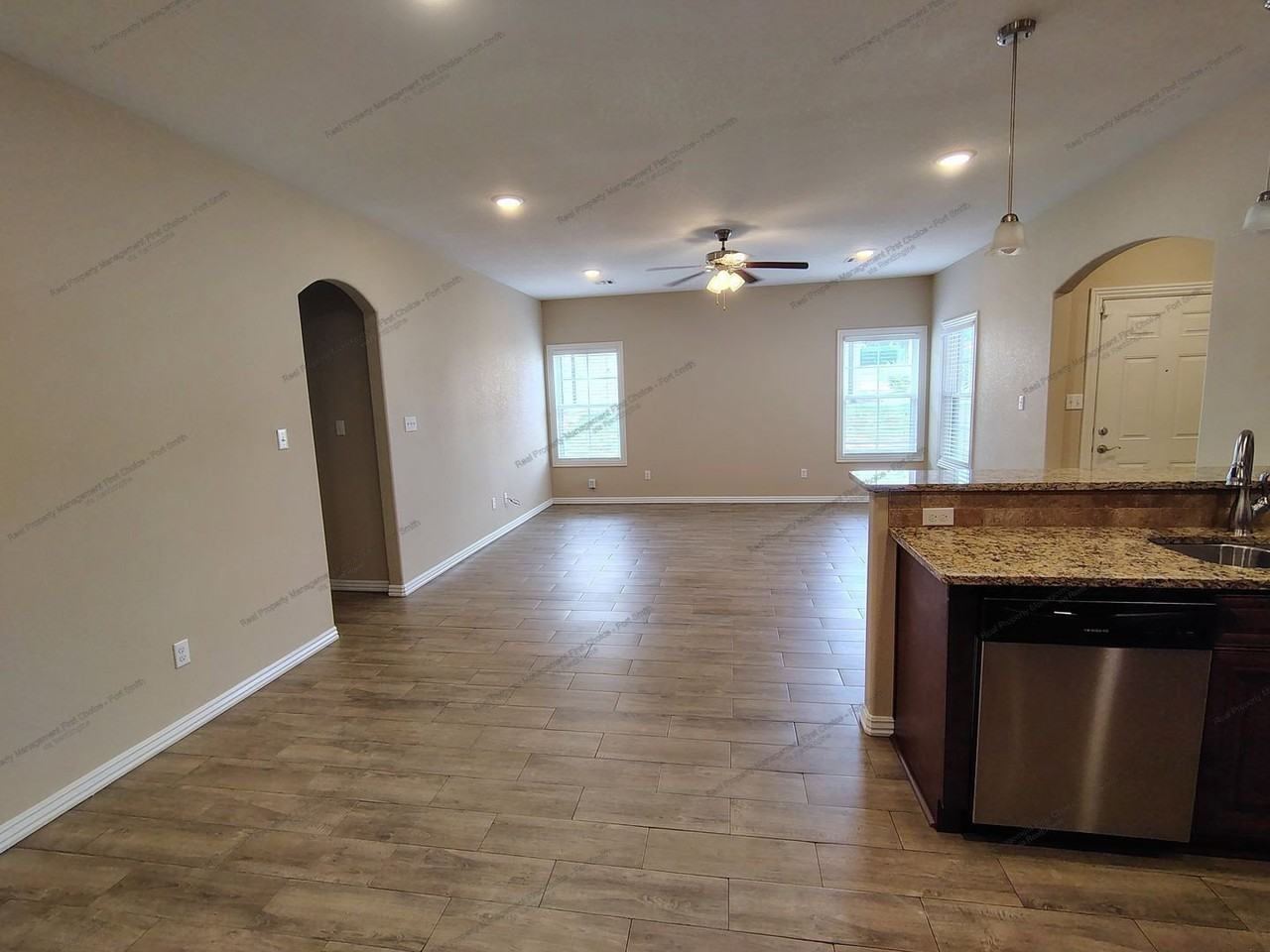 9716 Haven Blvd - Photo 6 of 25
