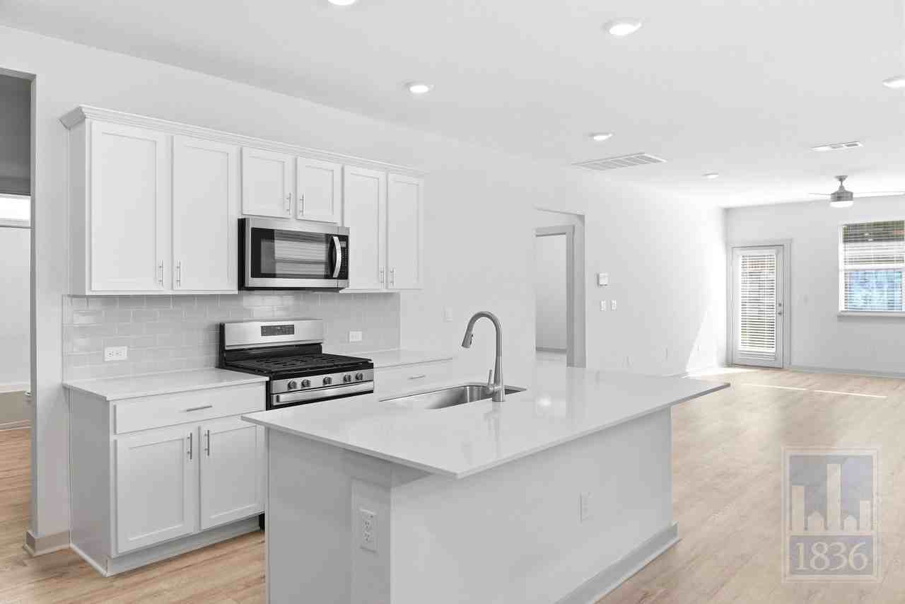 8129 Linnie Ln - Photo 3 of 50