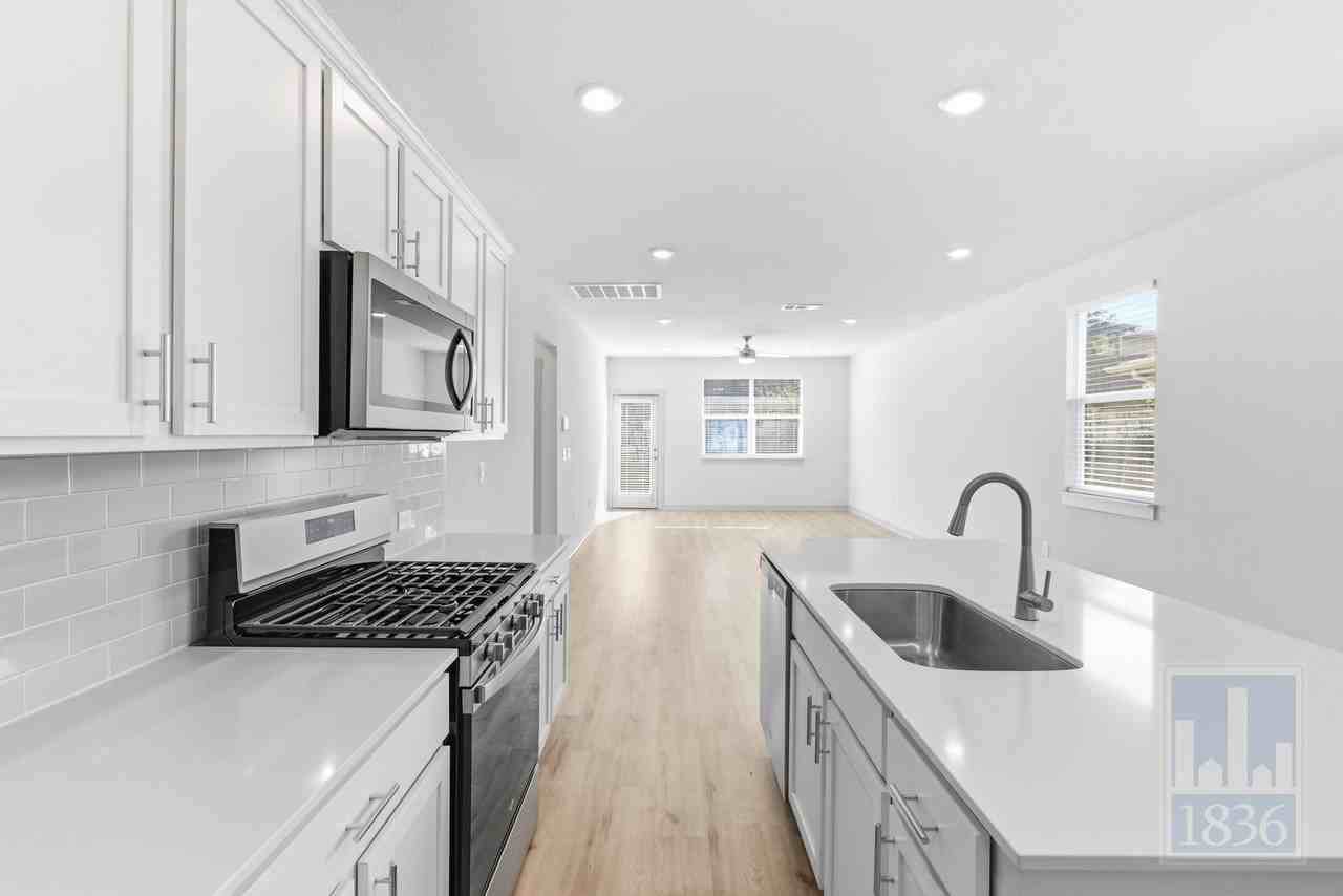8129 Linnie Ln - Photo 4 of 50