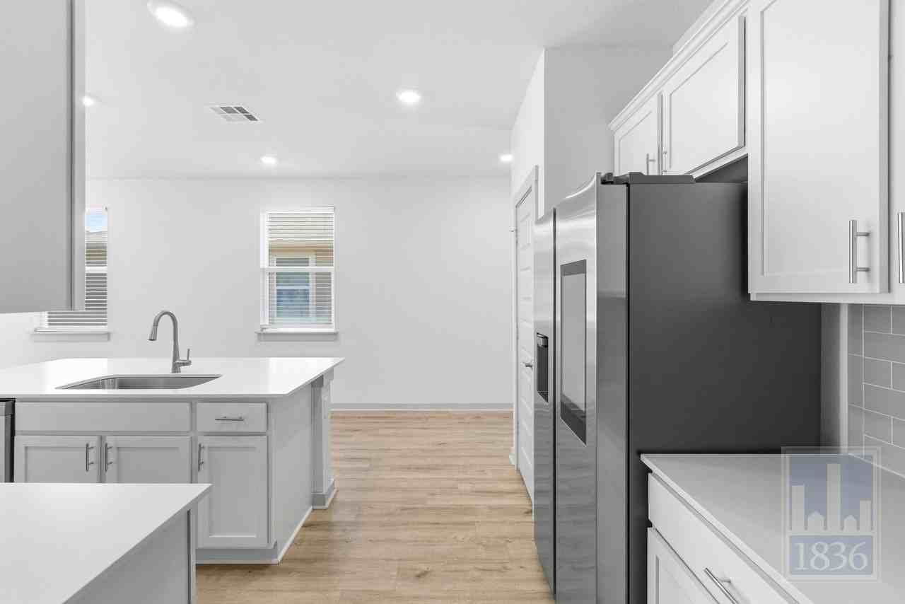 8129 Linnie Ln - Photo 5 of 50