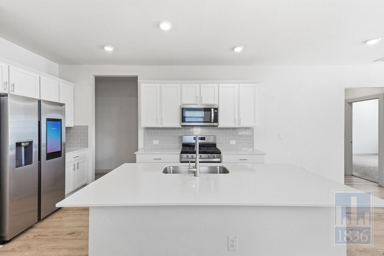8129 Linnie Ln - Photo 7 of 50