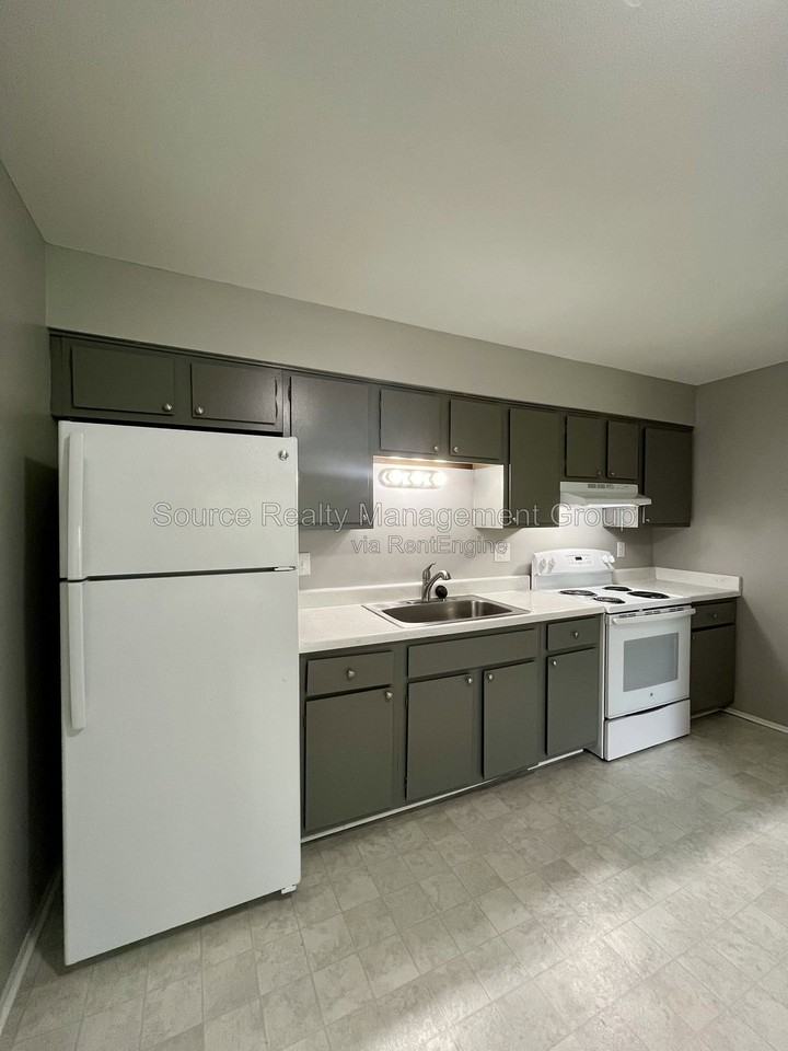 18646 Van Horn Rd #8 - Photo 4 of 9