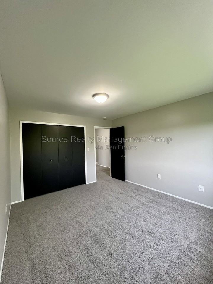 18646 Van Horn Rd #8 - Photo 7 of 9