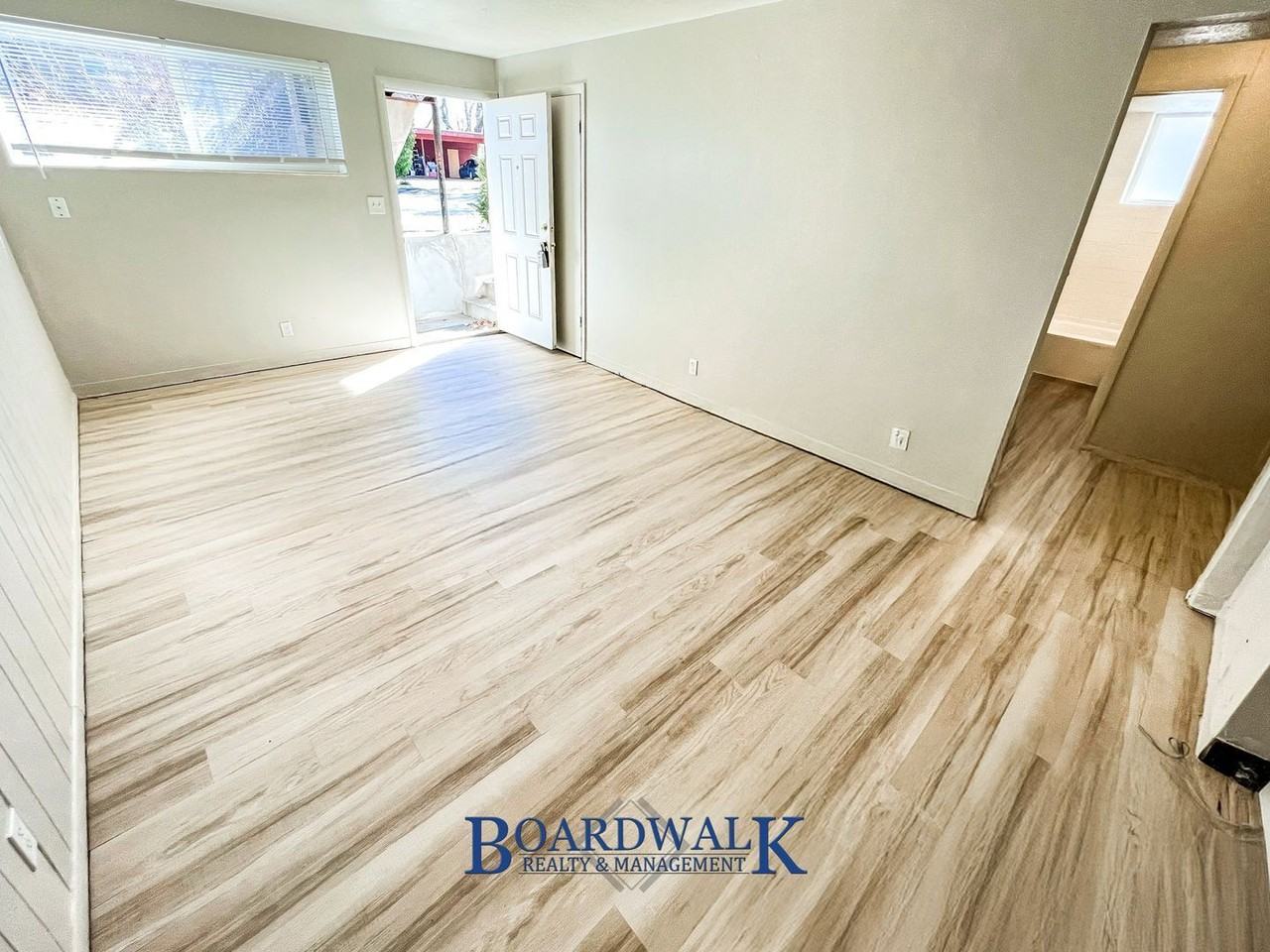 3660 S 3325 W - Photo 4 of 25