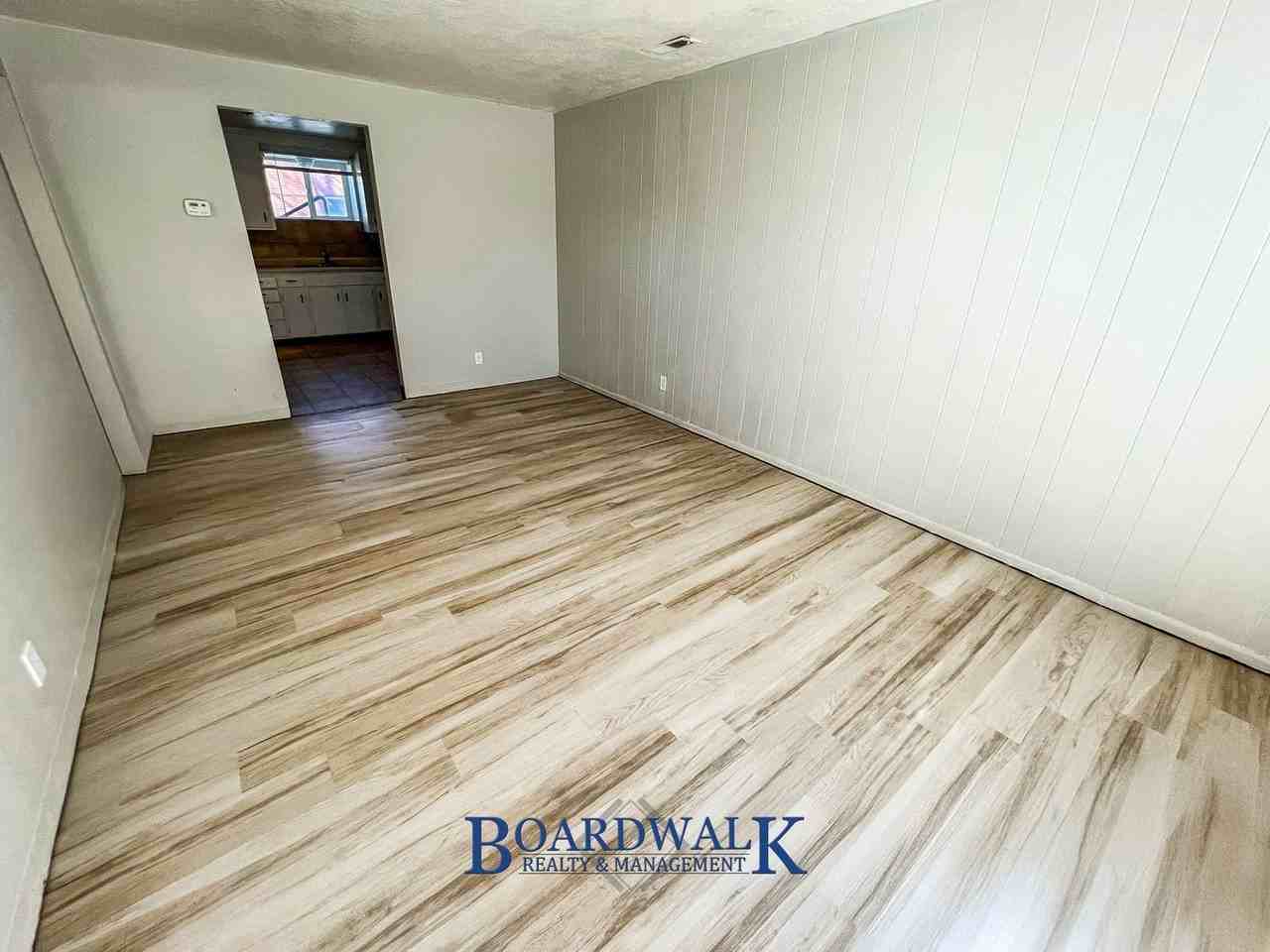 3660 S 3325 W - Photo 6 of 25
