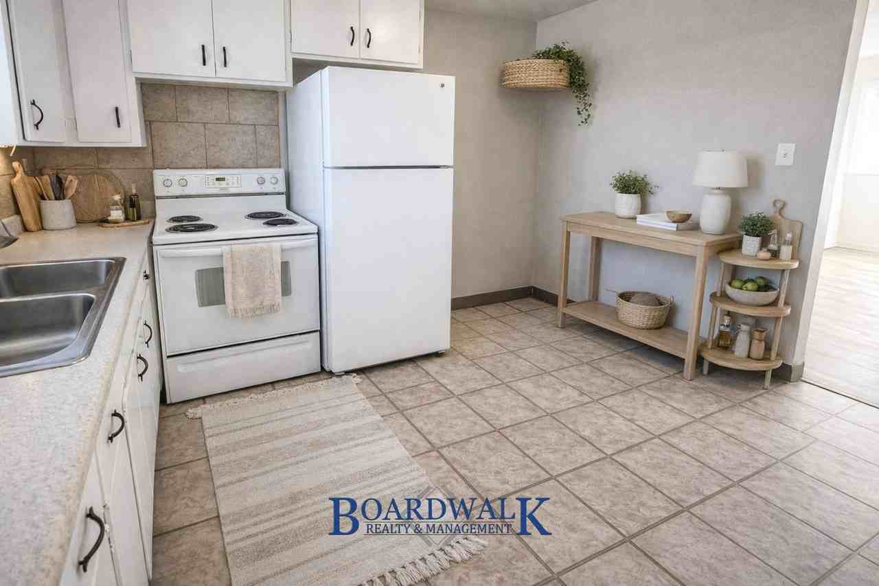 3660 S 3325 W - Photo 7 of 25