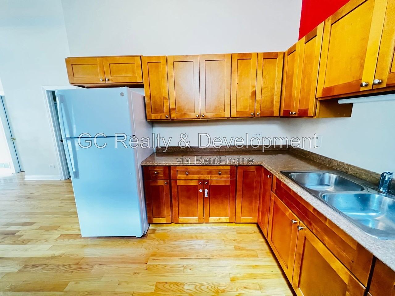 1512 W 17th St #1F - Photo 2 of 20