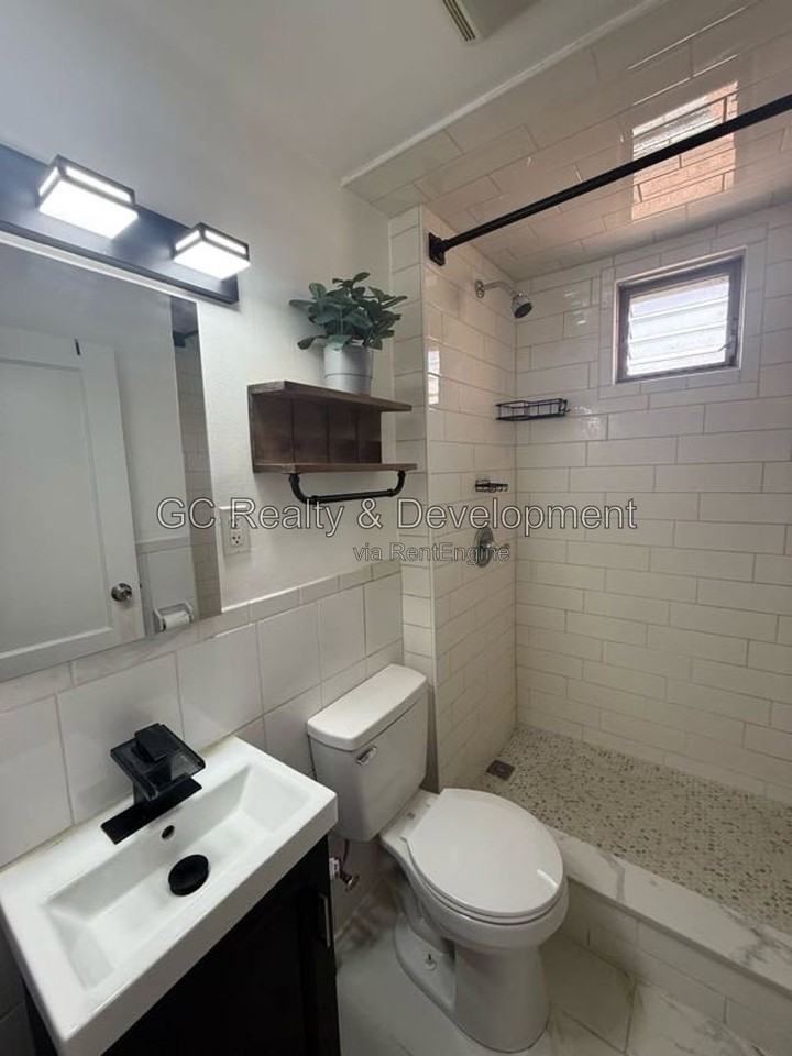 5709 W Dakin St #2 - Photo 5 of 9