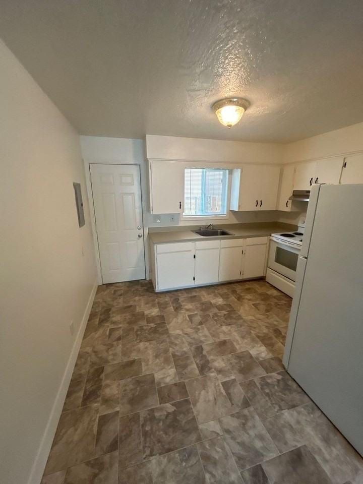 2465 Lee St Se - Photo 5 of 13