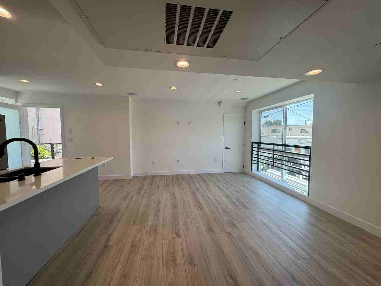 1127 N Virgil Ave - Photo 2 of 16