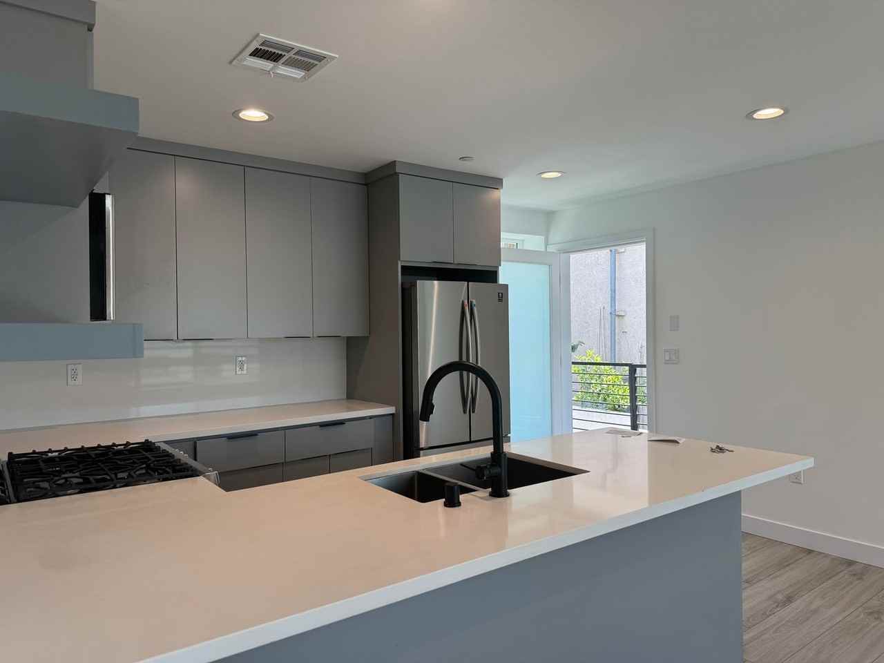 1127 N Virgil Ave - Photo 4 of 16