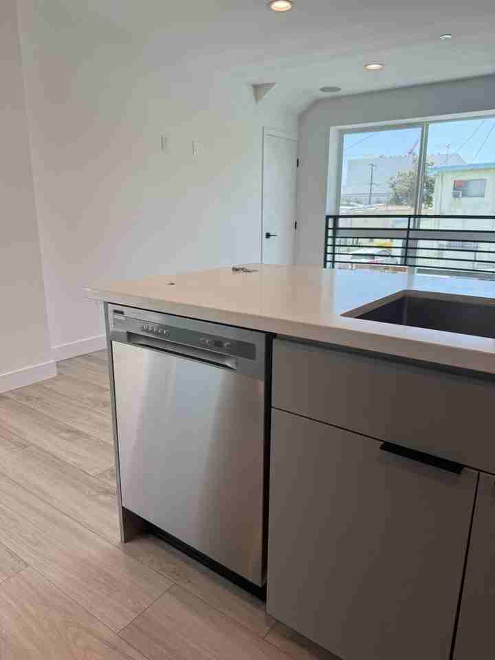 1127 N Virgil Ave - Photo 6 of 16