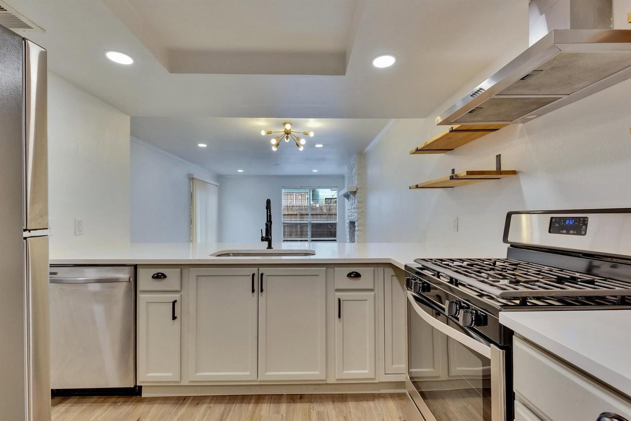 6910 Lovely Ln - Photo 5 of 48