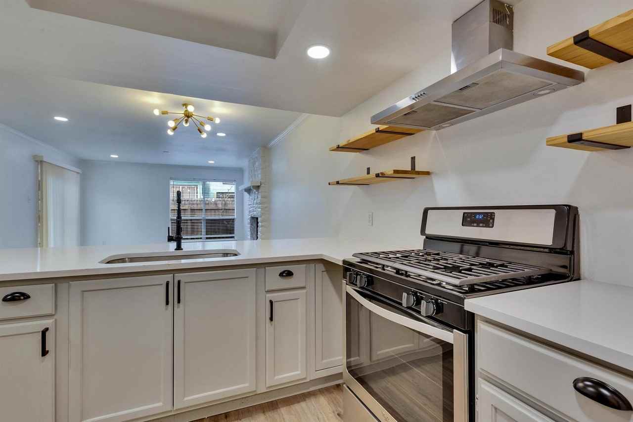 6910 Lovely Ln - Photo 6 of 48