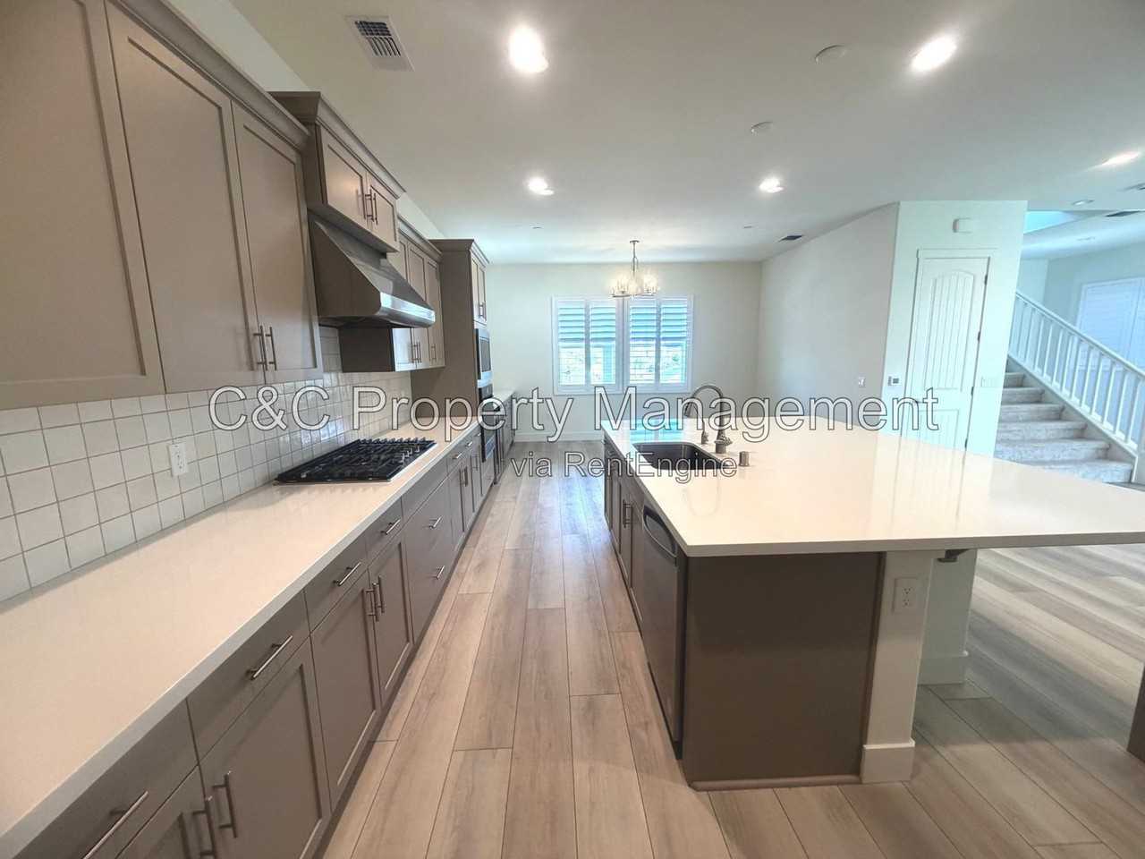 486 Lassen Way - Photo 3 of 23