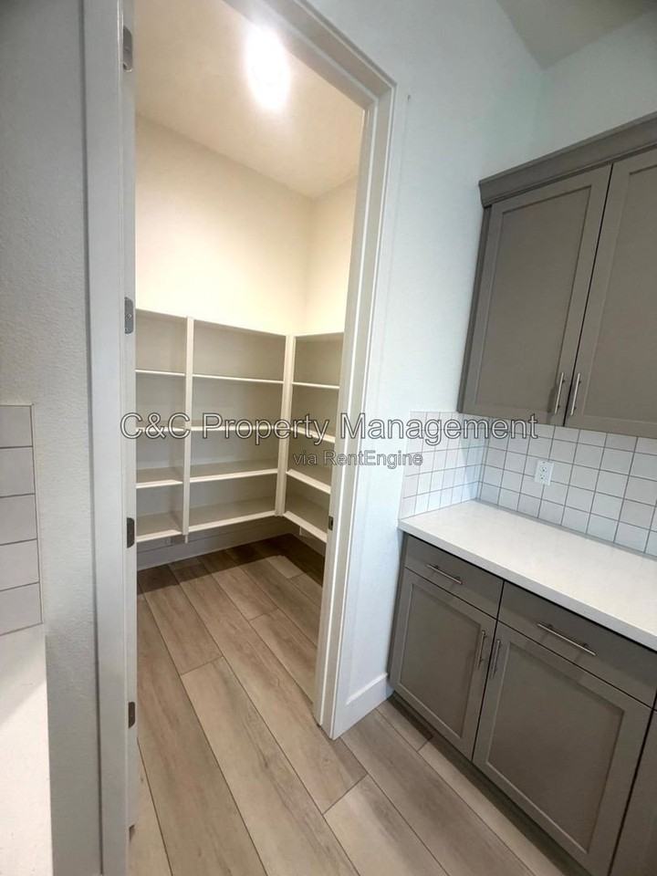 486 Lassen Way - Photo 5 of 23