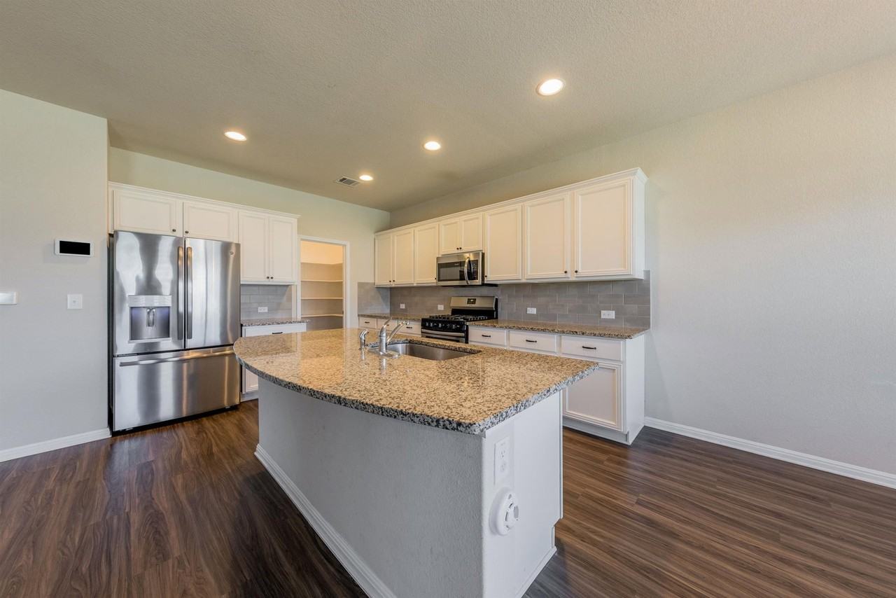 1248 Fairhaven Gtwy - Photo 2 of 50