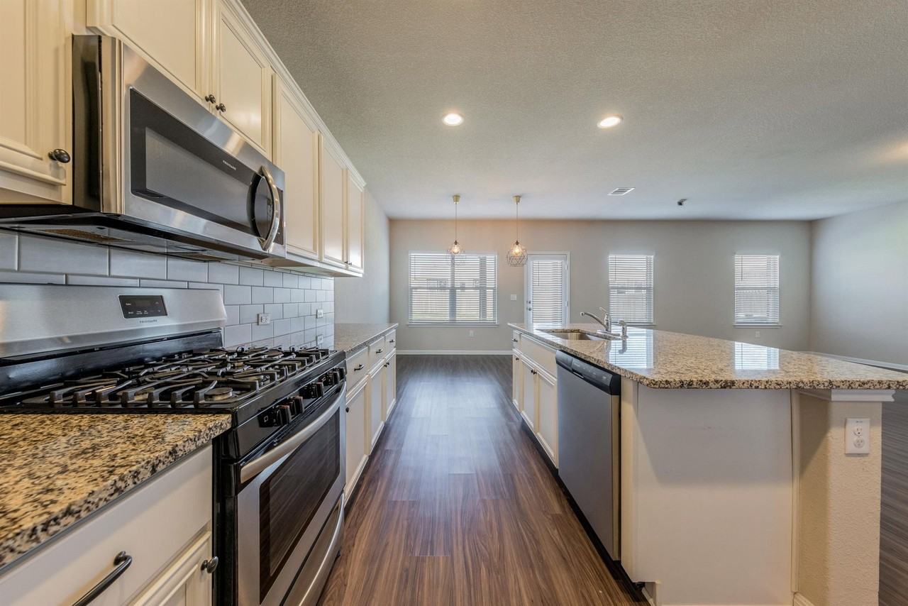 1248 Fairhaven Gtwy - Photo 4 of 50
