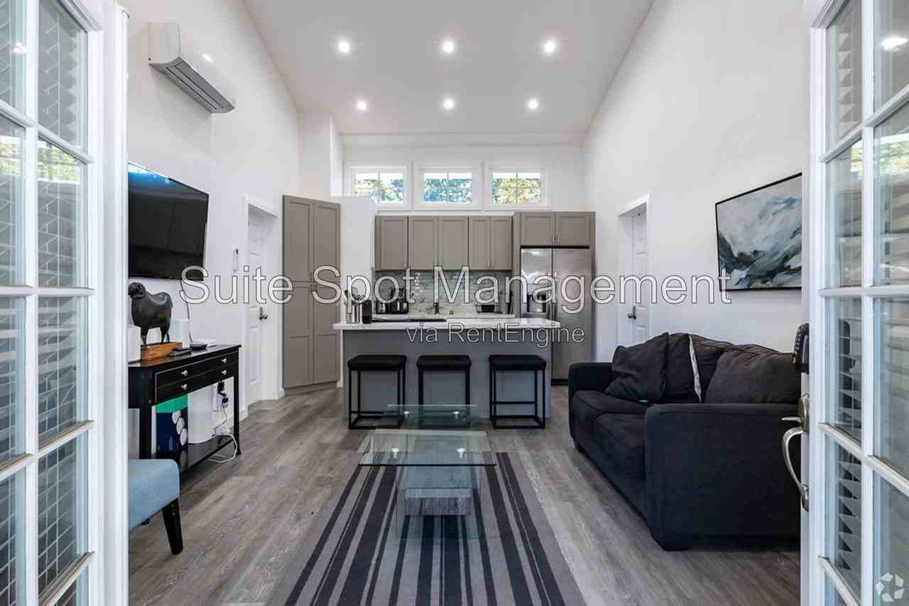 1409 Jefferson Ave #B2 - Photo 2 of 8