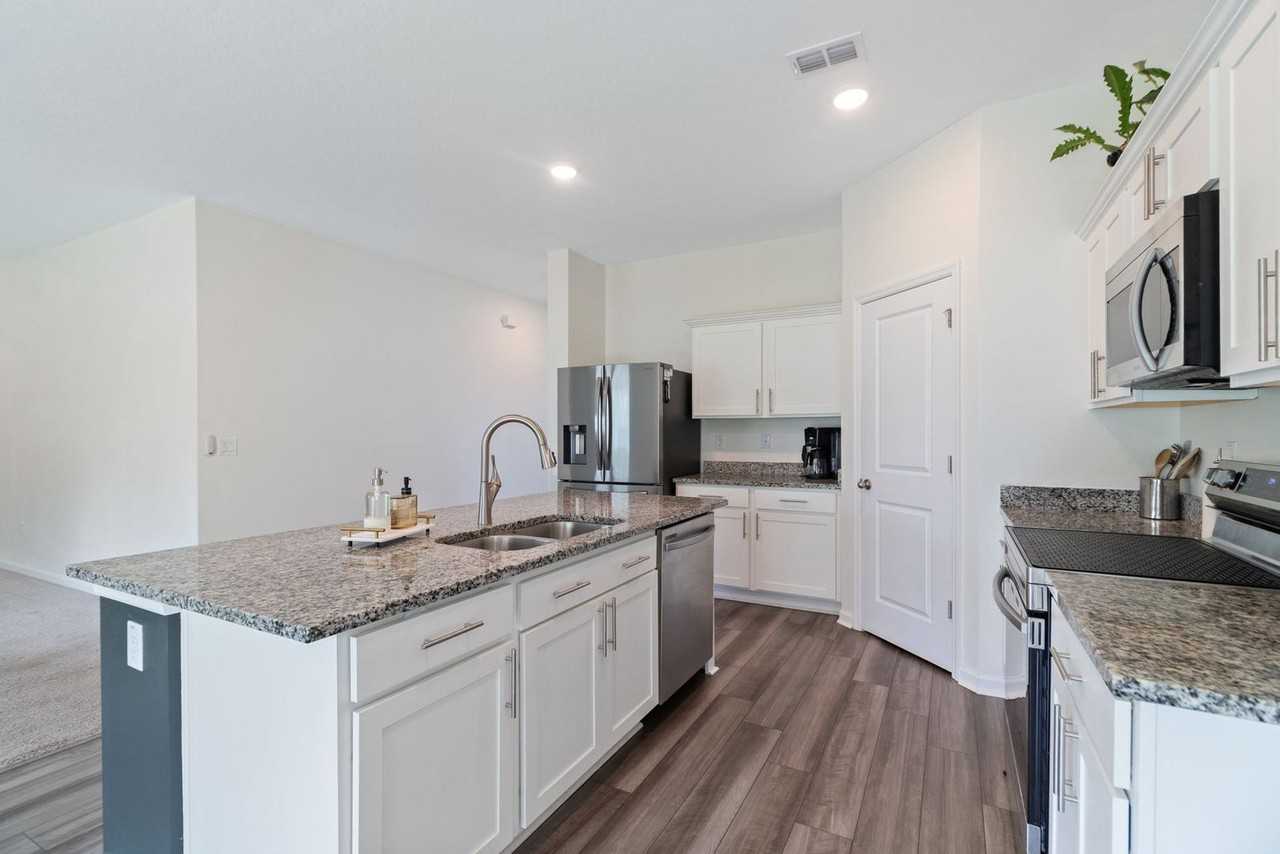 35524 Eastbrook Ave - Photo 6 of 39