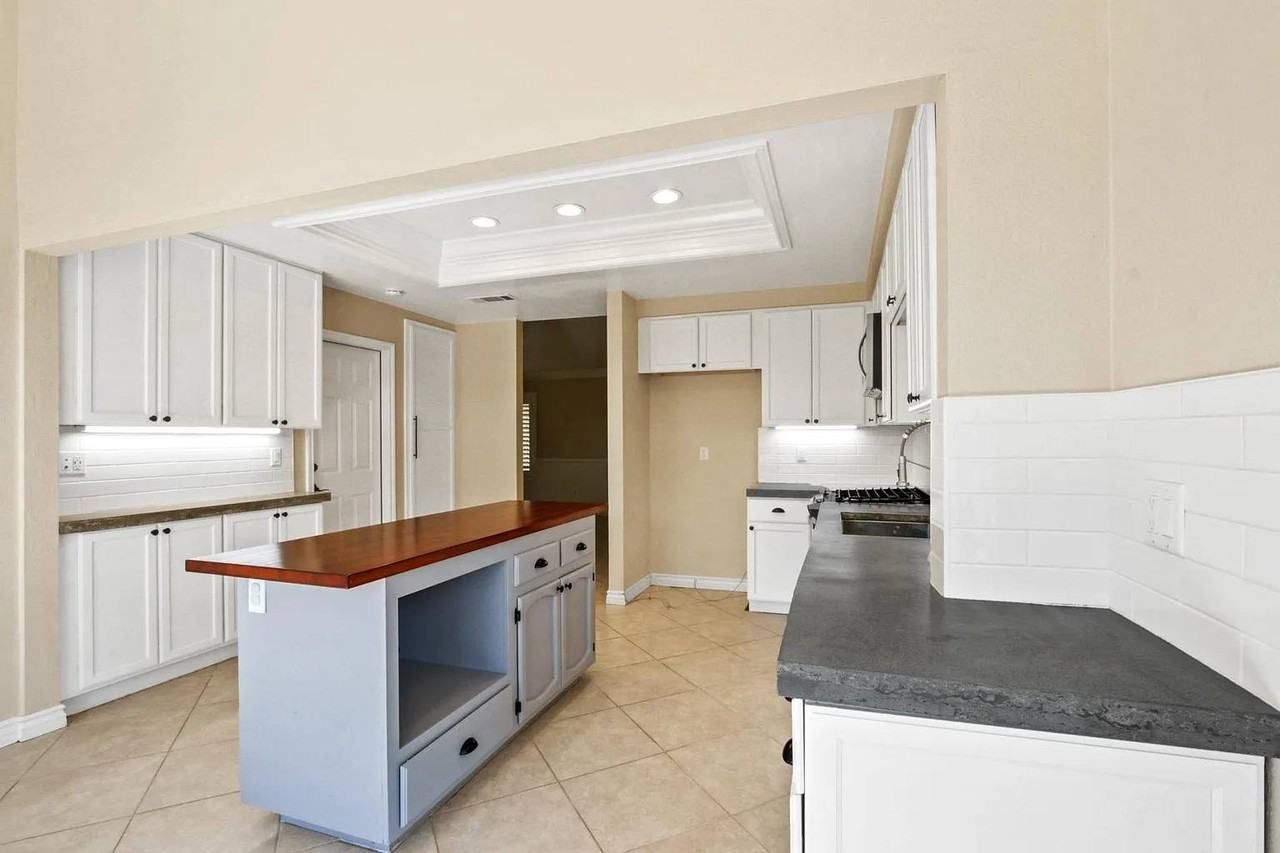 806 Silverwood Ave #NA - Photo 4 of 14