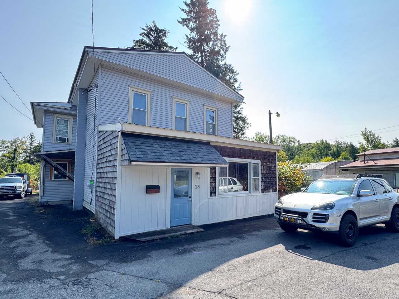 23 Gouverneur St #01A - Photo 2 of 16