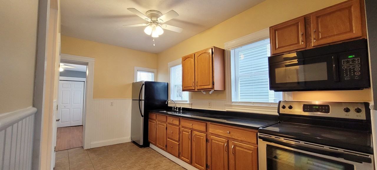 371 W 1st St #C - Photo 4 of 18