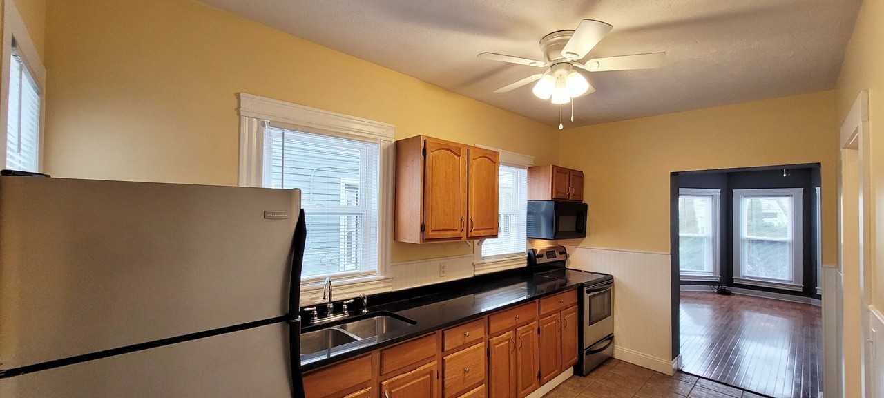 371 W 1st St #C - Photo 5 of 18