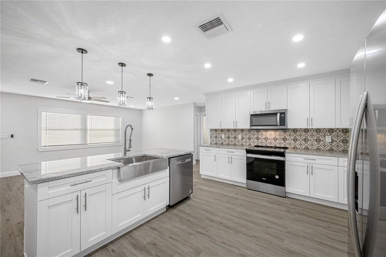 10123 52nd Ave N #NA - Photo 6 of 20