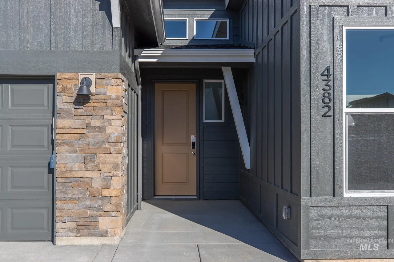 4382 W Sunny Cove St #NA - Photo 2 of 10