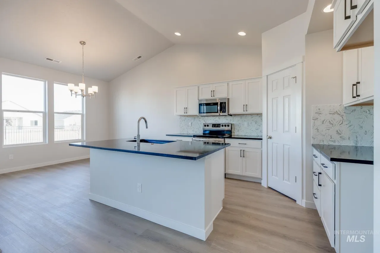 4382 W Sunny Cove St #NA - Photo 4 of 10
