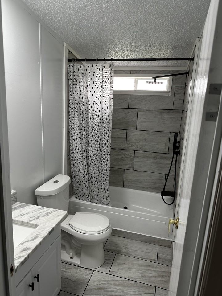 1624 King Arthurs Ct #NA - Photo 4 of 9