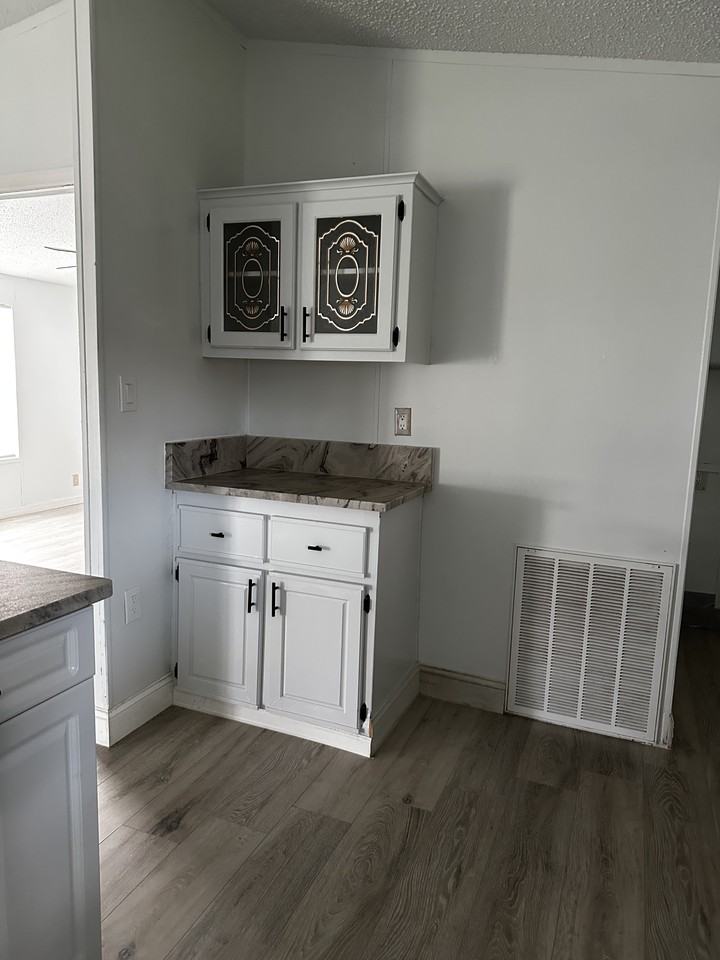 1624 King Arthurs Ct #NA - Photo 6 of 9