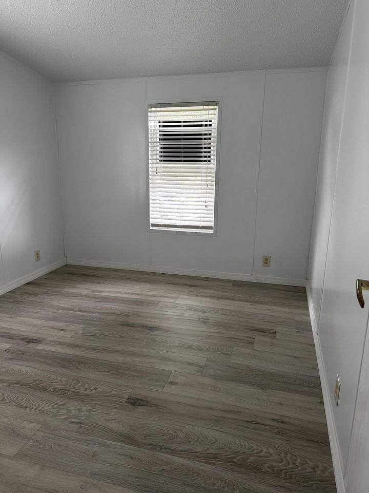 1624 King Arthurs Ct #NA - Photo 7 of 9