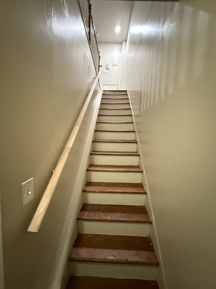611 N 32nd St #3 - Photo 4 of 15