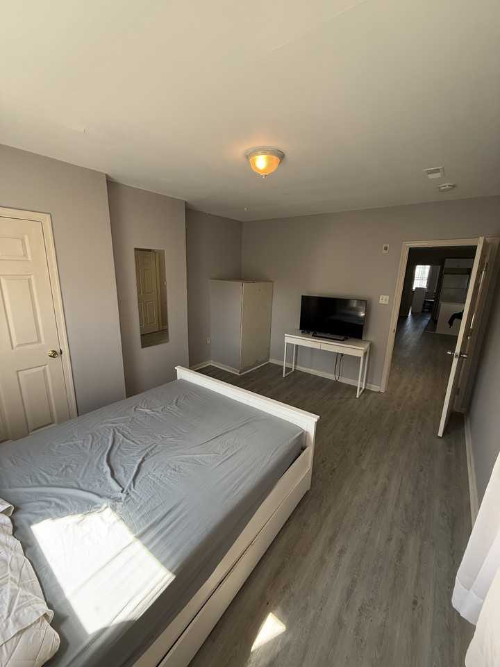 611 N 32nd St #3 - Photo 7 of 15