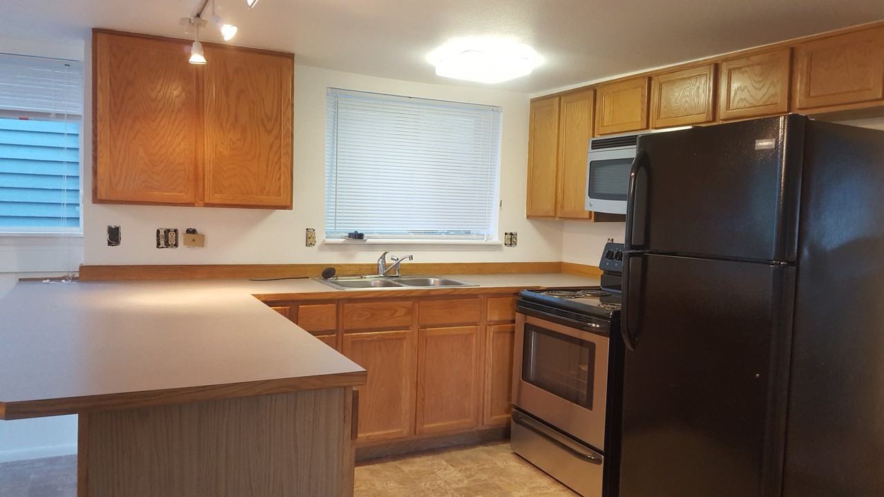 405 Williams Ave N #B - Photo 2 of 7