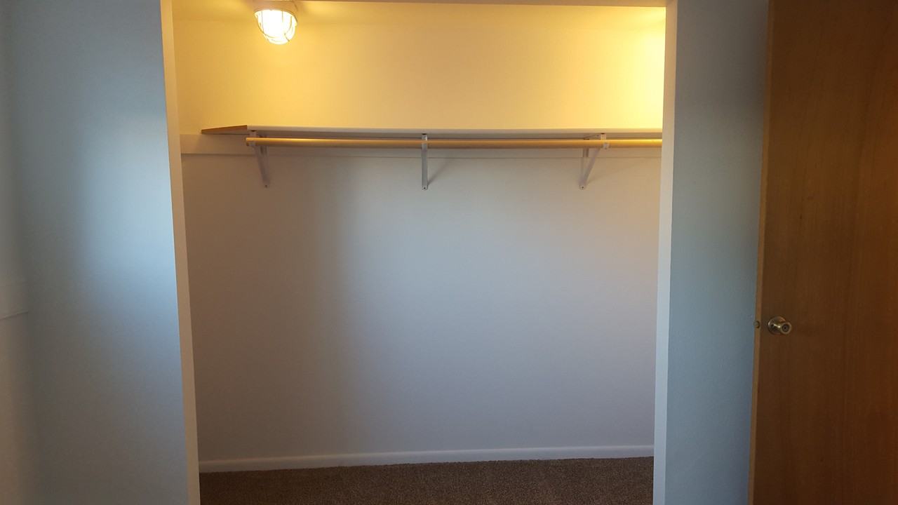 405 Williams Ave N #B - Photo 5 of 7