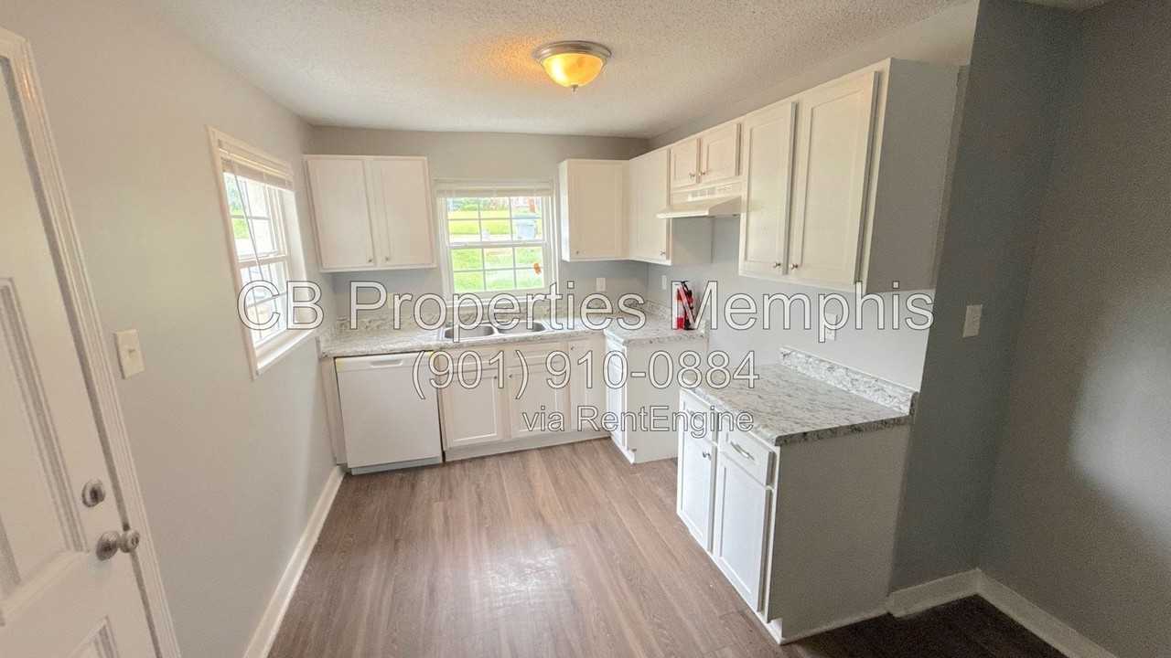 1392 Kyle St - Photo 2 of 6